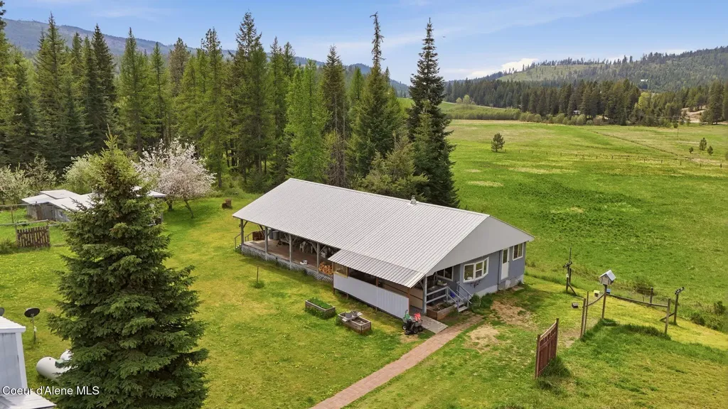 2222 Jewel Lake Road Sagle ID 83860