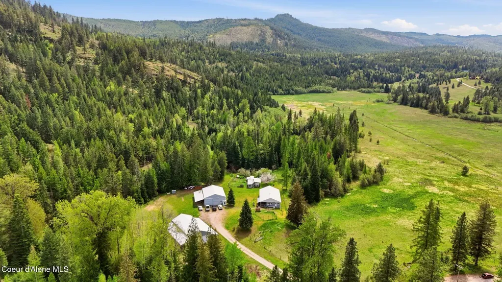 2222 Jewel Lake Road Sagle ID 83860