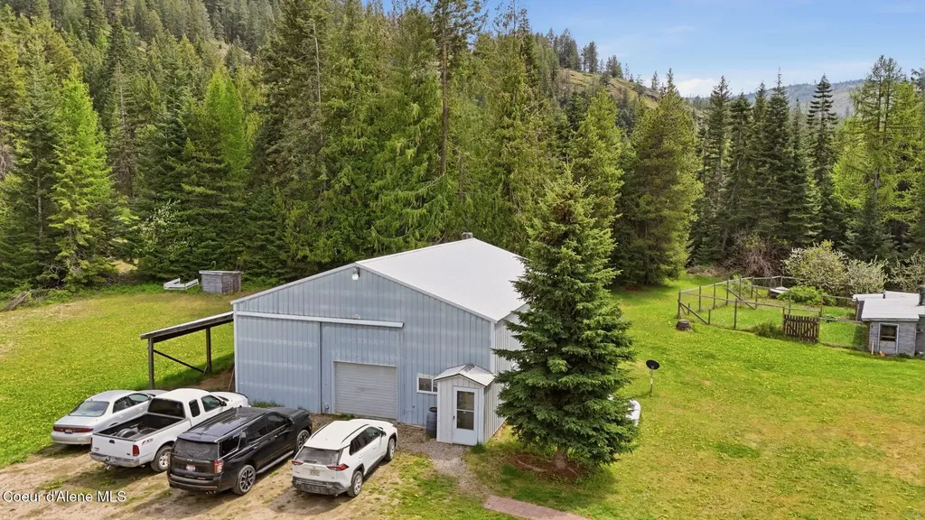 2222 Jewel Lake Road Sagle ID 83860