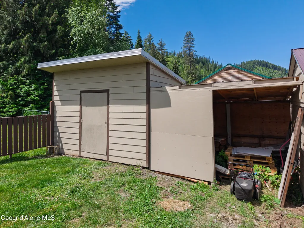 2015 Washington Avenue St. Maries ID 83861
