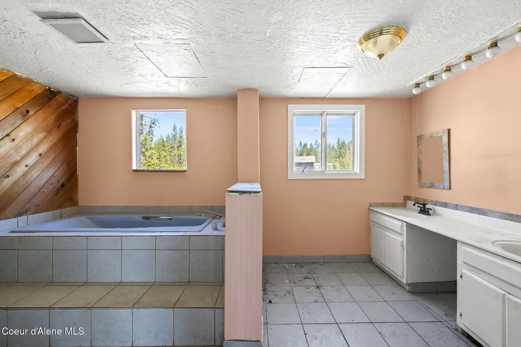 26497 N Warren Road Athol ID 83801