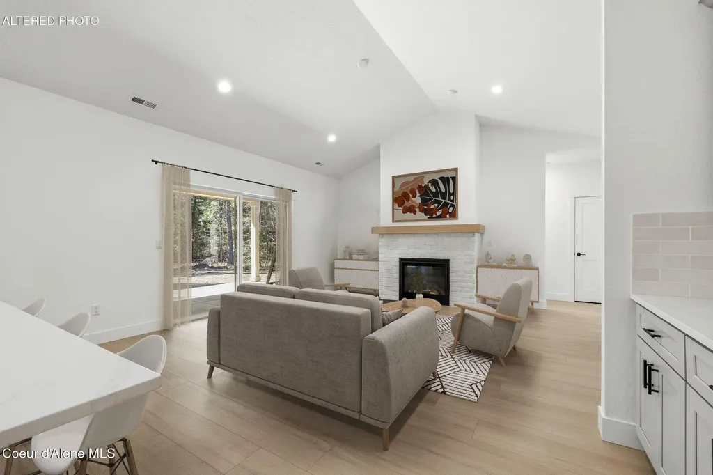 7705 E Howard Road Athol ID 83801