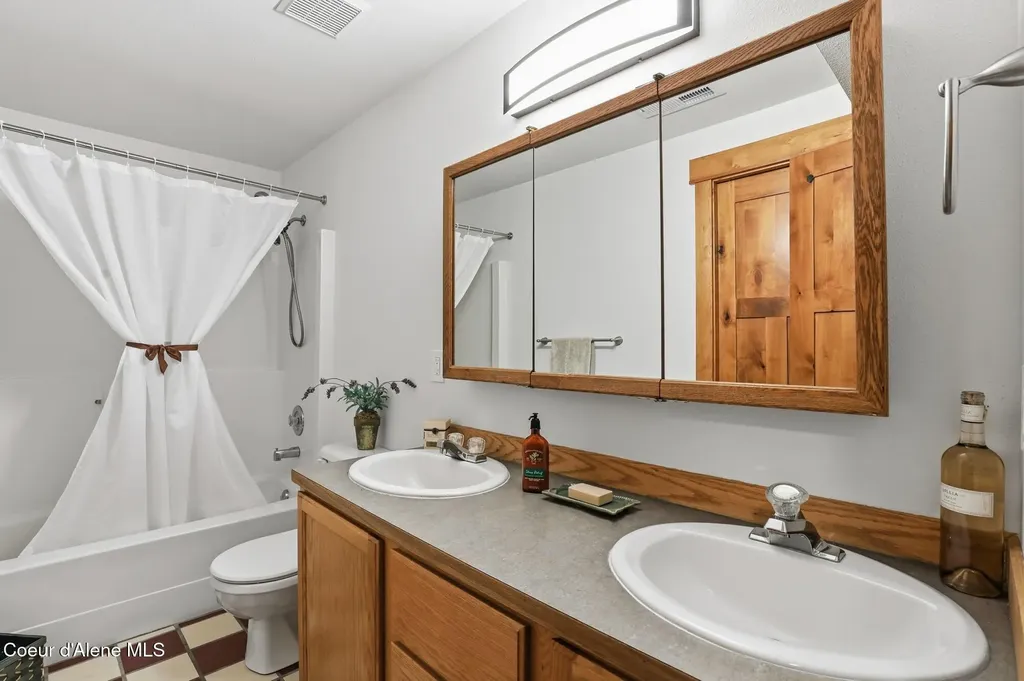 8766 W Barrett Drive Rathdrum ID 83858