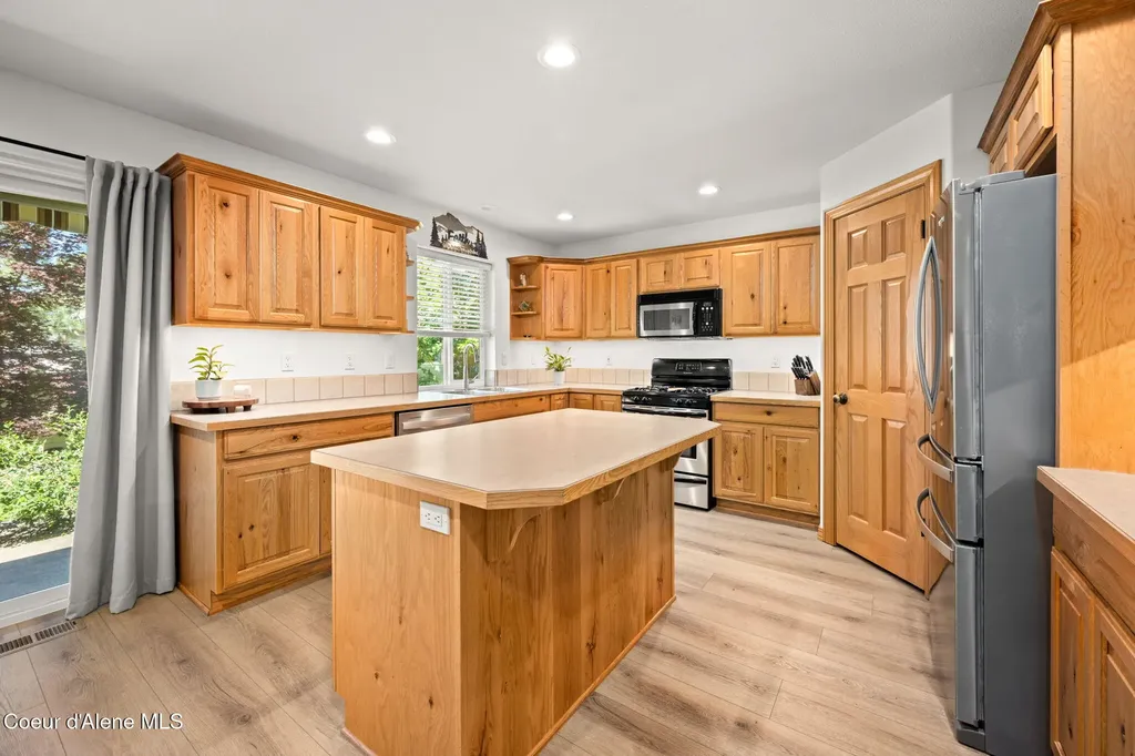 11393 N Rocking R Road Hayden ID 83835