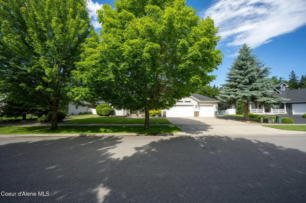 11393 N Rocking R Road Hayden ID 83835