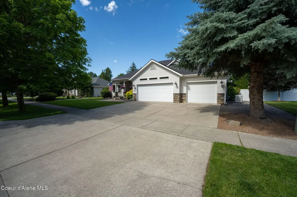 11393 N Rocking R Road Hayden ID 83835