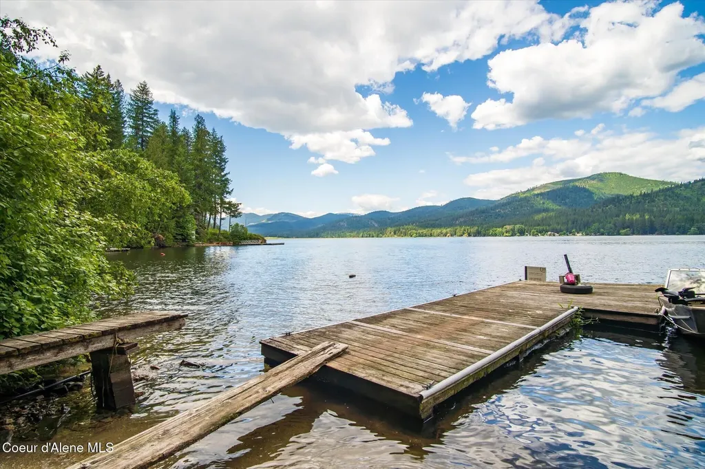 9598 S Upper Twins Lakes Shore Rathdrum ID 83858