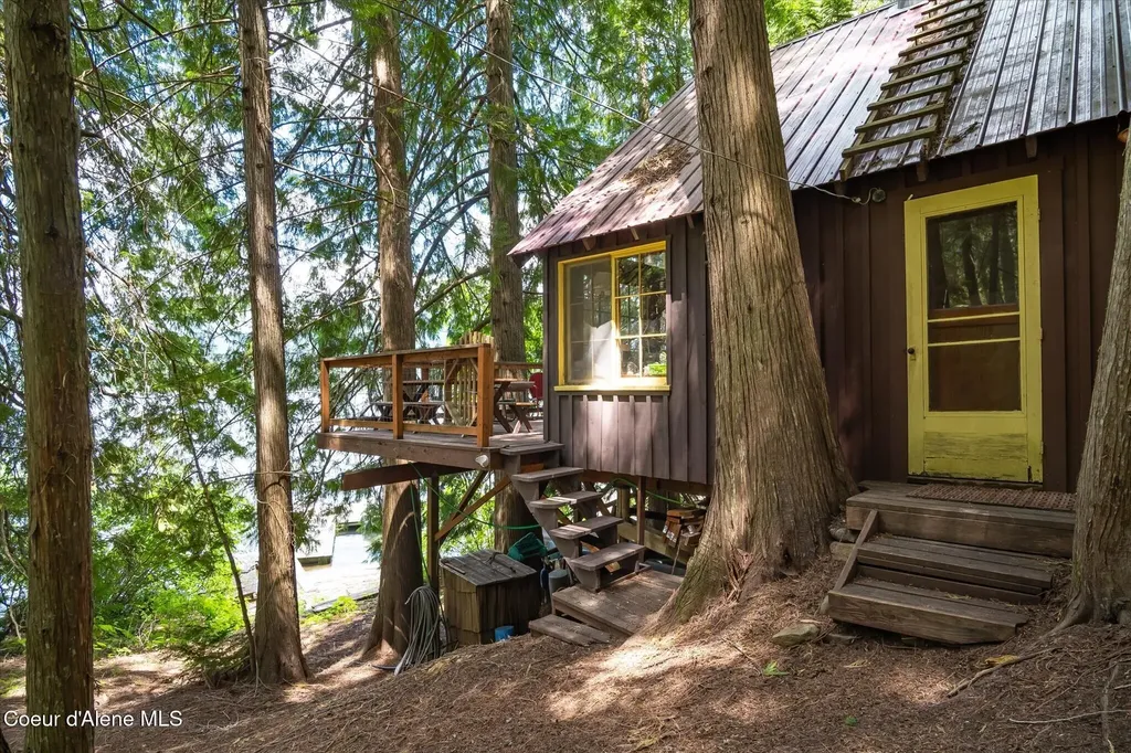 9598 S Upper Twin Lakes Shore Rathdrum ID 83858