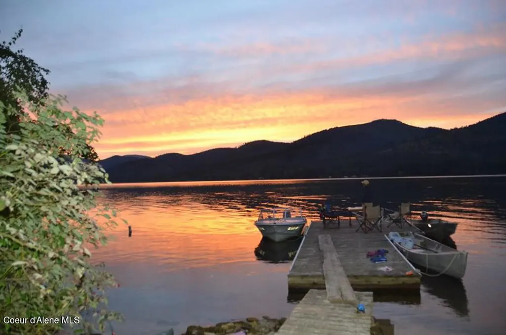 9598 S Upper Twin Lakes Shore Rathdrum ID 83858