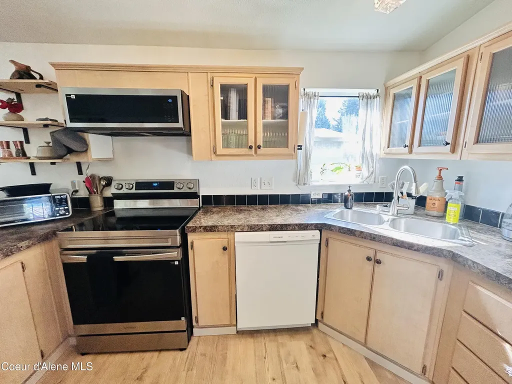 2063 W Gueneveres Way Post Falls ID 83854