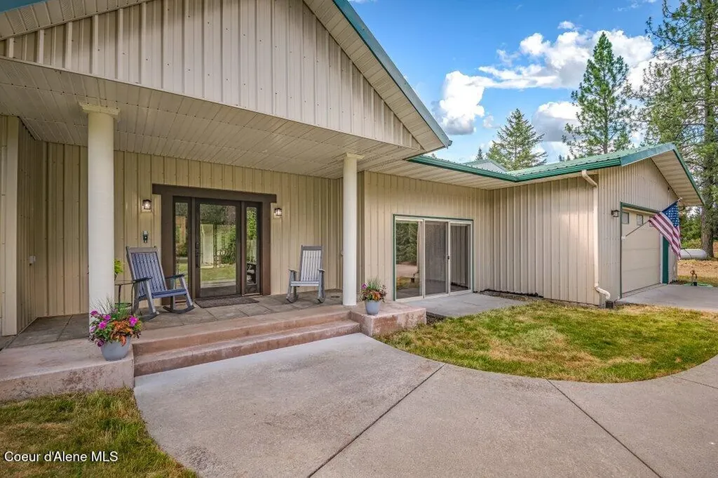 5525 W Coeur Dalene Drive Spirit Lake ID 83869
