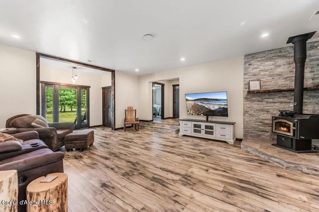 5525 W Coeur Dalene Drive Spirit Lake ID 83869