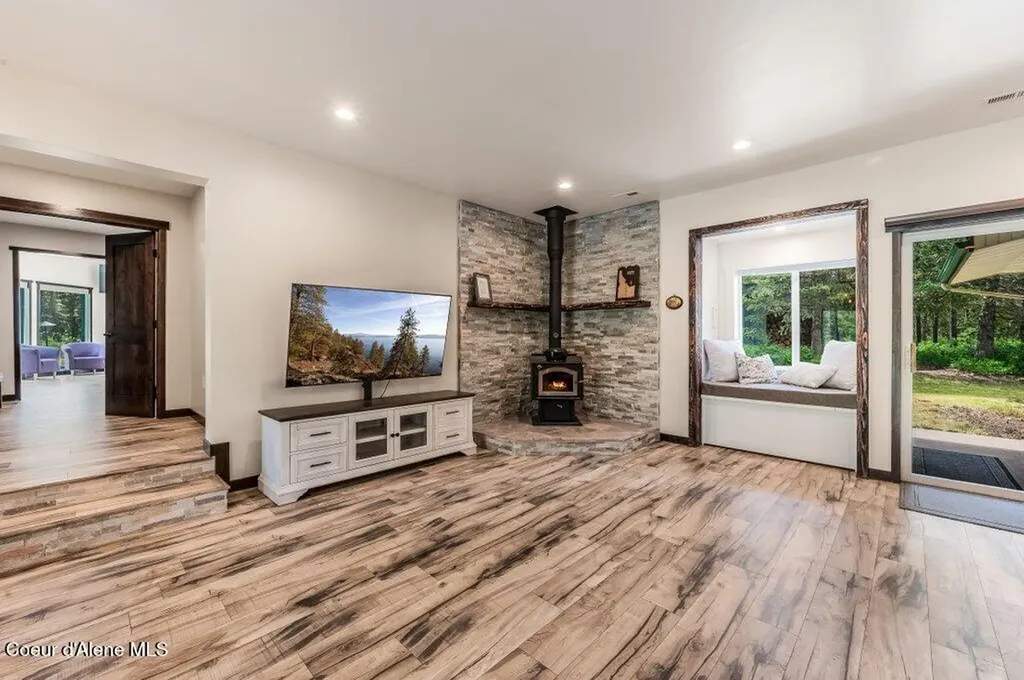 5525 W Coeur Dalene Drive Spirit Lake ID 83869