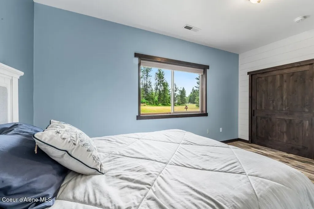 5525 W Coeur Dalene Drive Spirit Lake ID 83869