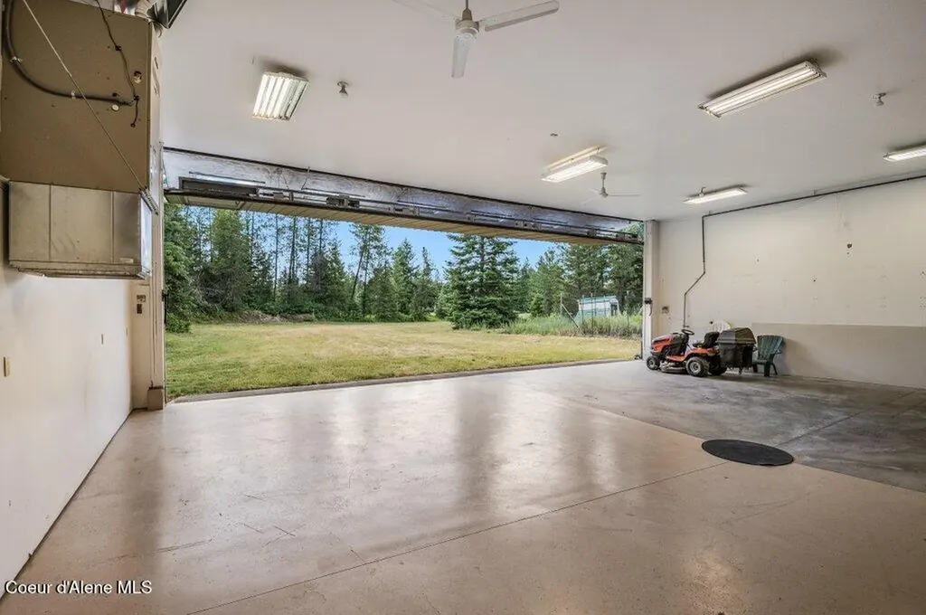 5525 W Coeur Dalene Drive Spirit Lake ID 83869