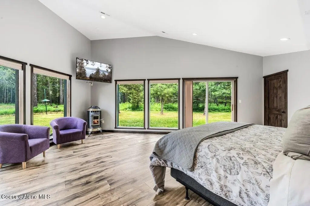 5525 W Coeur Dalene Drive Spirit Lake ID 83869