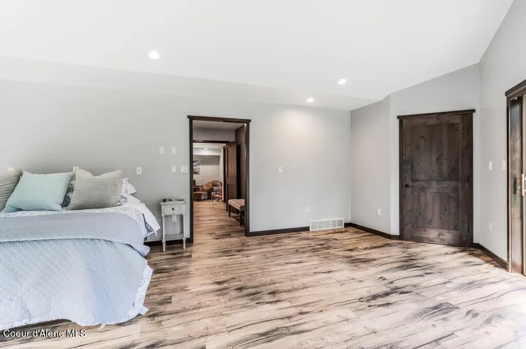 5525 W Coeur Dalene Drive Spirit Lake ID 83869
