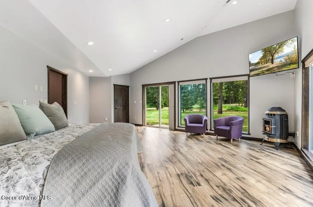 5525 W Coeur Dalene Drive Spirit Lake ID 83869