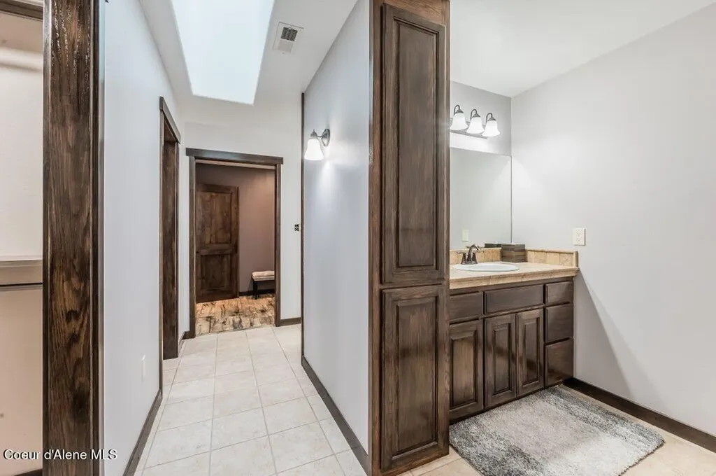 5525 W Coeur Dalene Drive Spirit Lake ID 83869