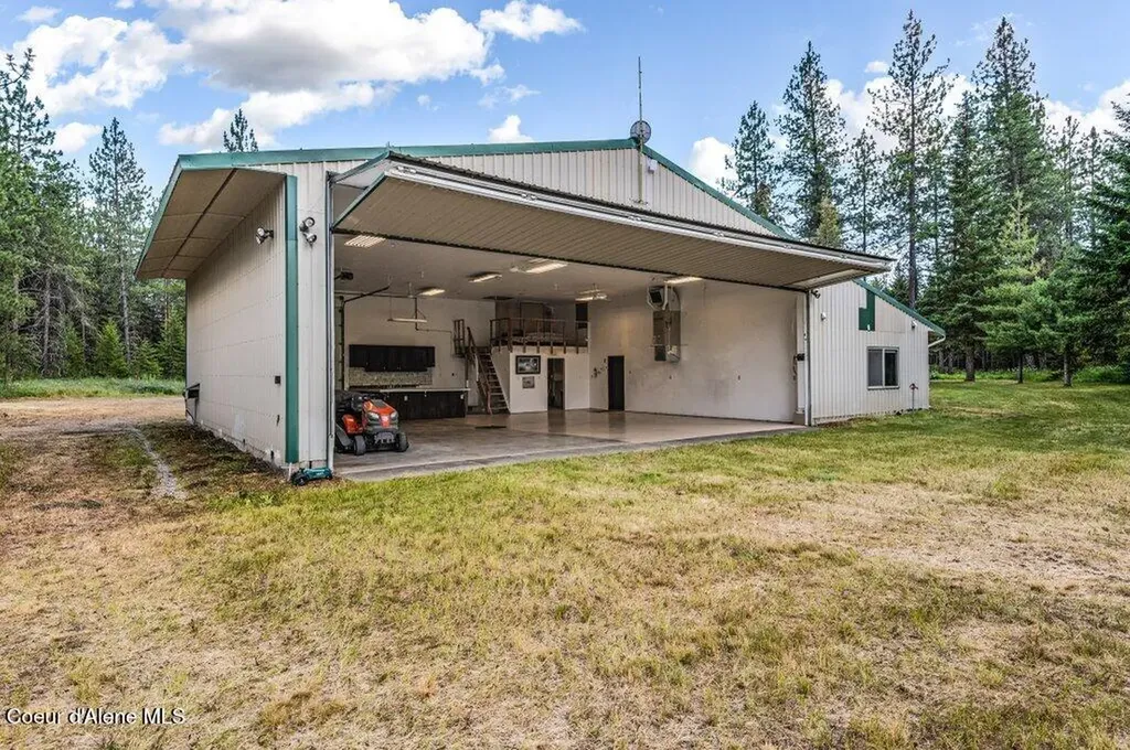 5525 W Coeur Dalene Drive Spirit Lake ID 83869