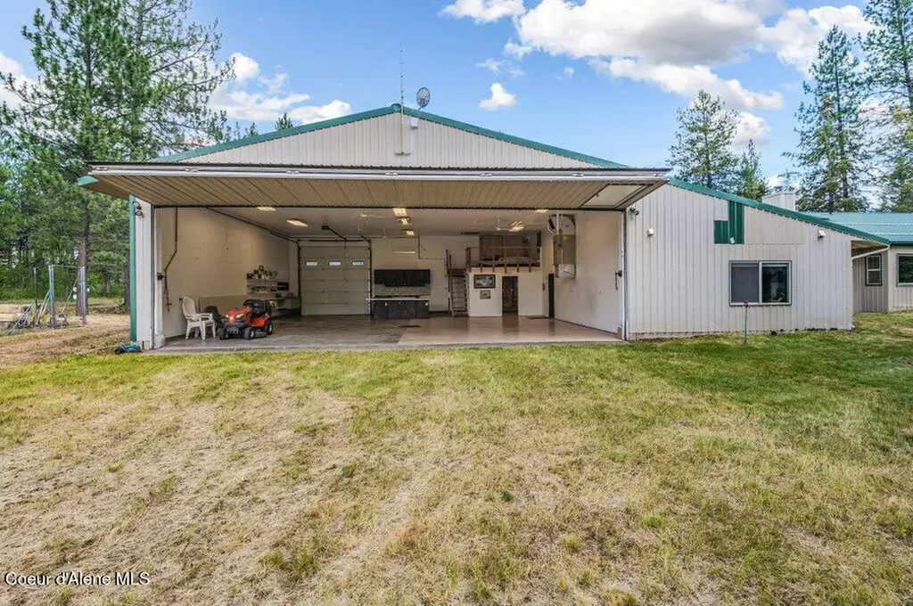 5525 W Coeur Dalene Drive Spirit Lake ID 83869
