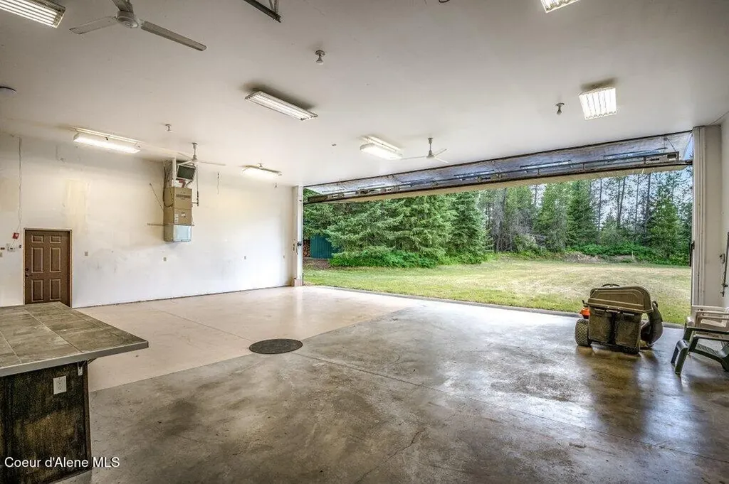 5525 W Coeur Dalene Drive Spirit Lake ID 83869