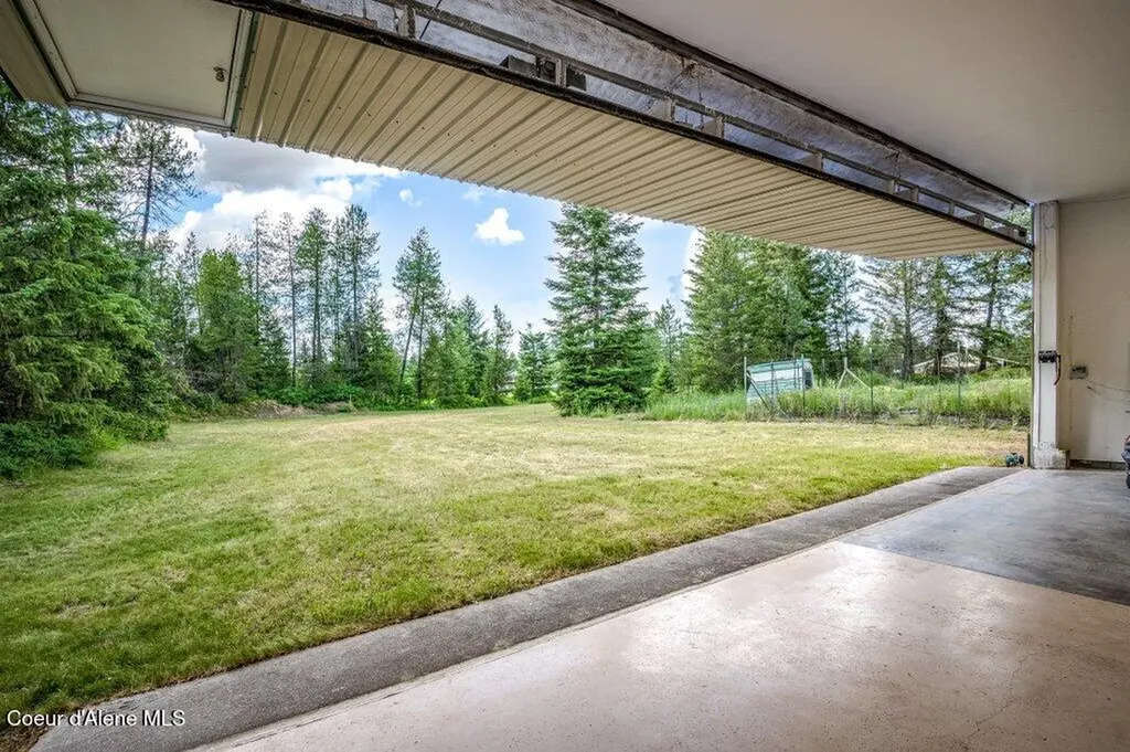 5525 W Coeur Dalene Drive Spirit Lake ID 83869