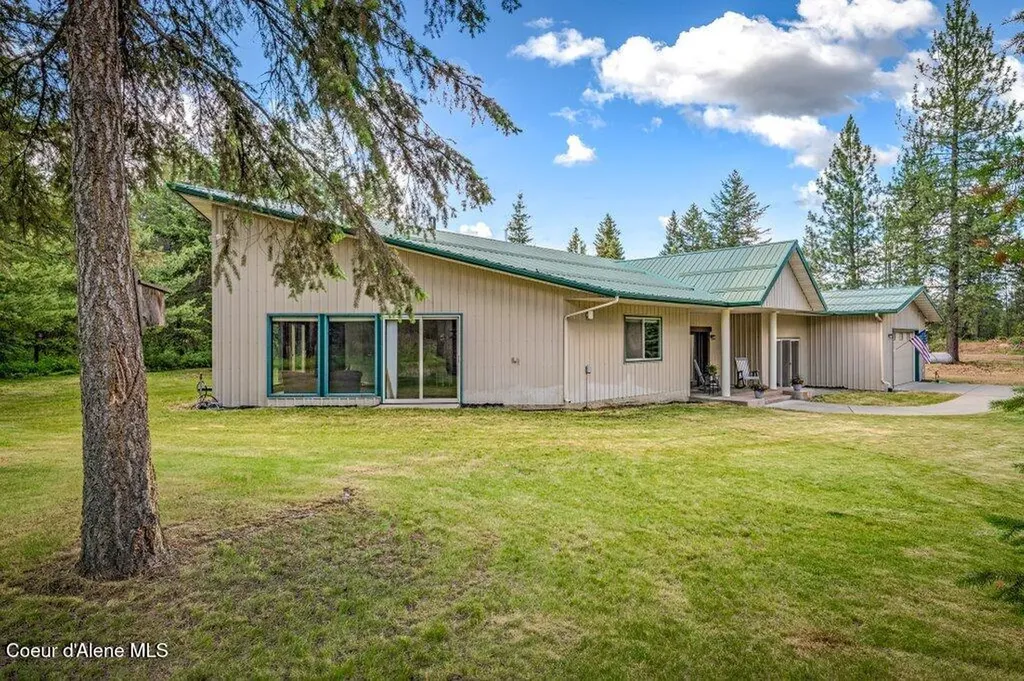 5525 W Coeur Dalene Drive Spirit Lake ID 83869