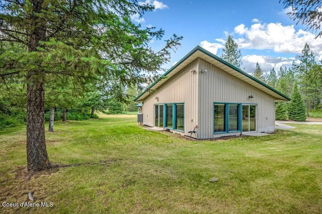 5525 W Coeur Dalene Drive Spirit Lake ID 83869