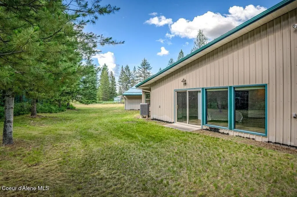 5525 W Coeur Dalene Drive Spirit Lake ID 83869