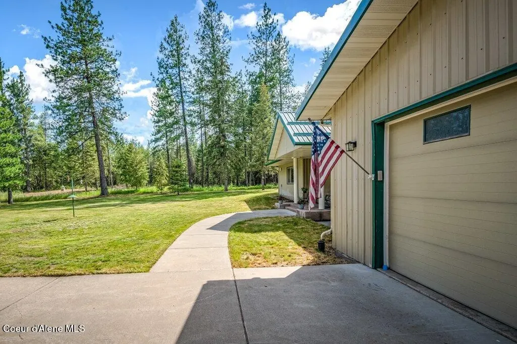 5525 W Coeur Dalene Drive Spirit Lake ID 83869