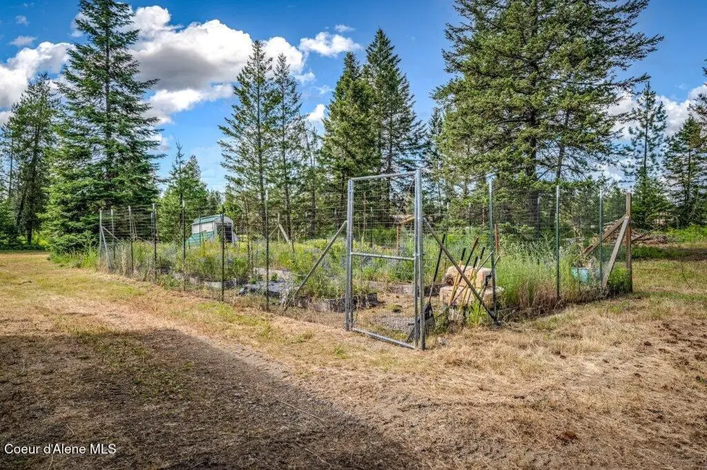 5525 W Coeur Dalene Drive Spirit Lake ID 83869