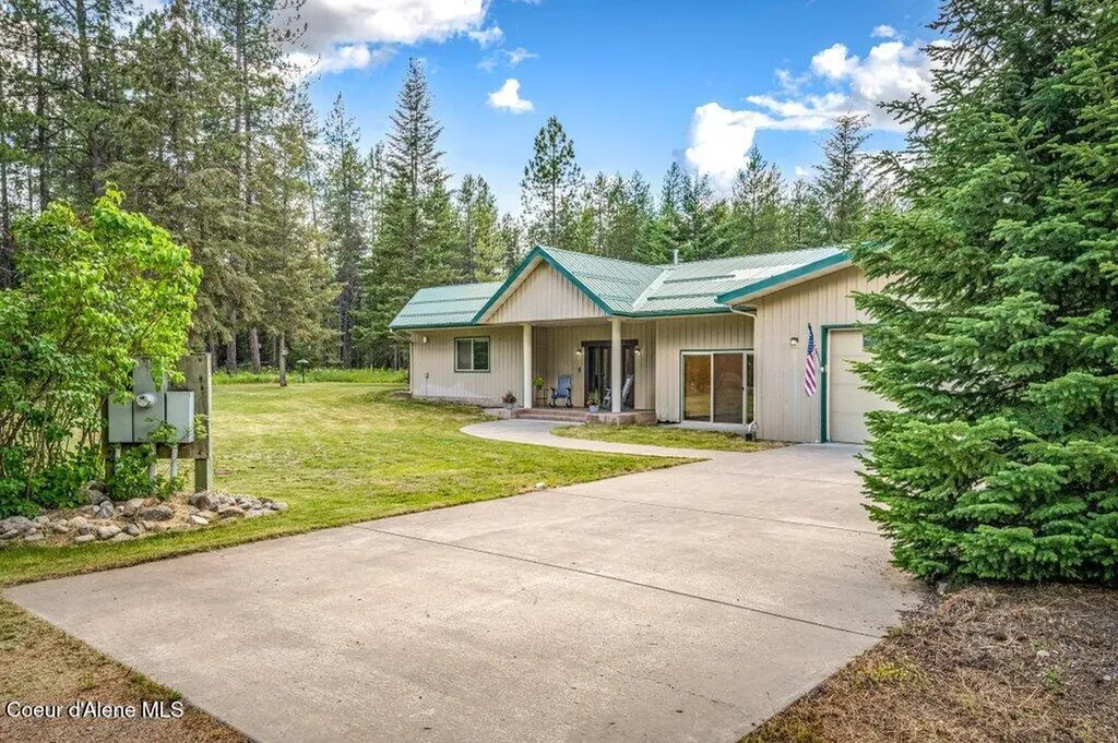5525 W Coeur Dalene Drive Spirit Lake ID 83869