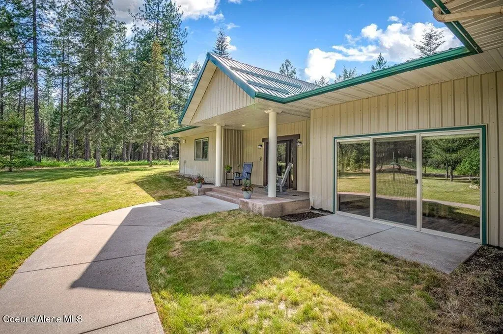 5525 W Coeur Dalene Drive Spirit Lake ID 83869