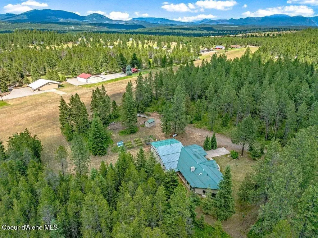 5525 W Coeur Dalene Drive Spirit Lake ID 83869
