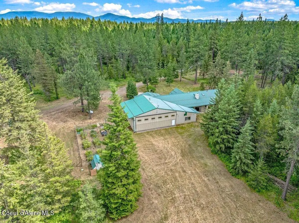 5525 W Coeur Dalene Drive Spirit Lake ID 83869