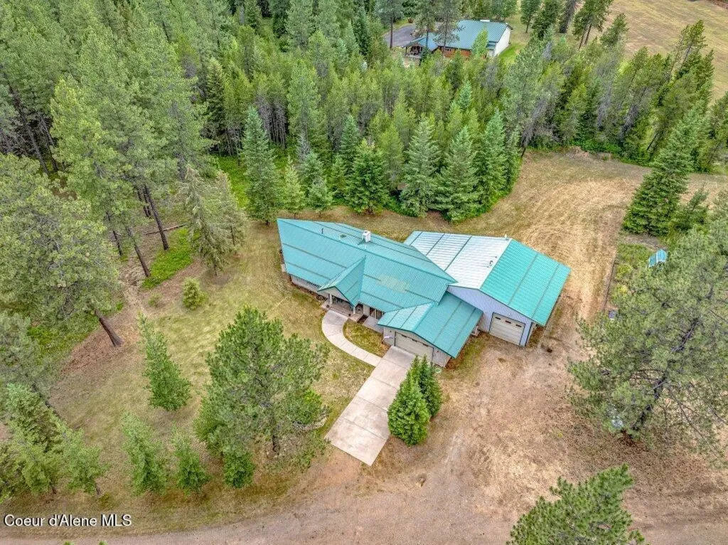 5525 W Coeur Dalene Drive Spirit Lake ID 83869