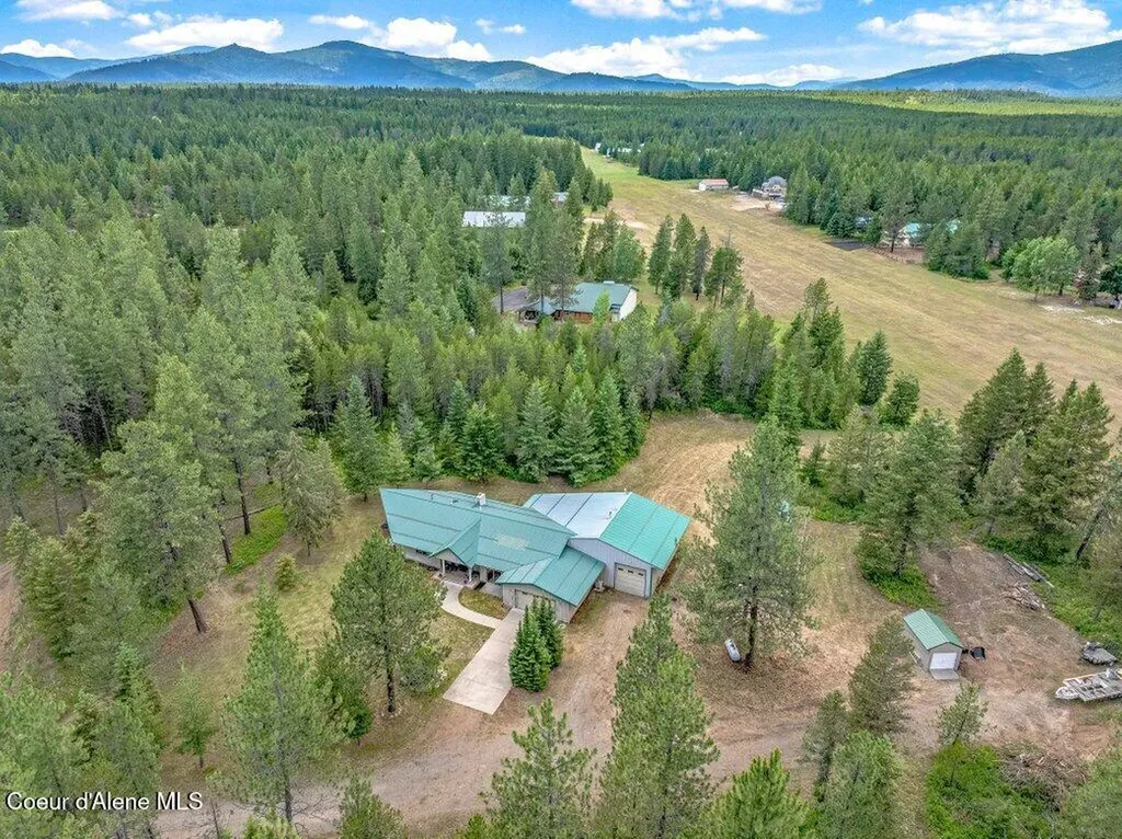 5525 W Coeur Dalene Drive Spirit Lake ID 83869