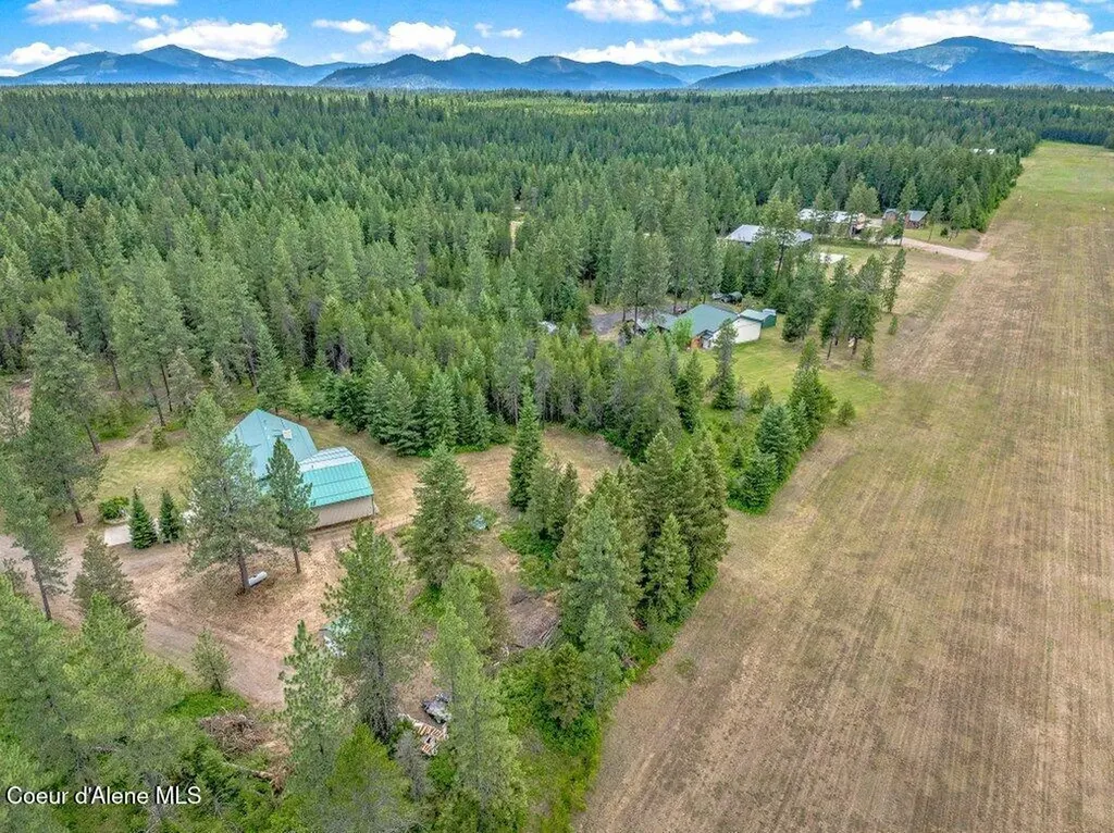 5525 W Coeur Dalene Drive Spirit Lake ID 83869