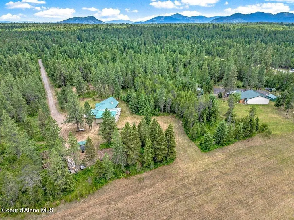 5525 W Coeur Dalene Drive Spirit Lake ID 83869