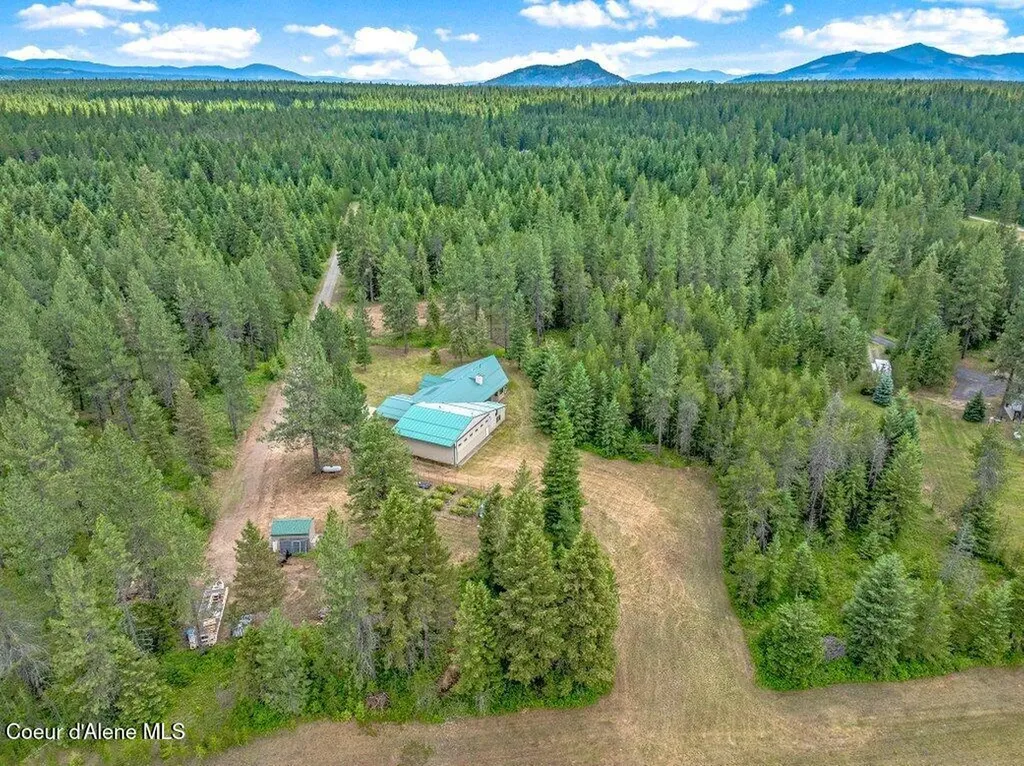 5525 W Coeur Dalene Drive Spirit Lake ID 83869