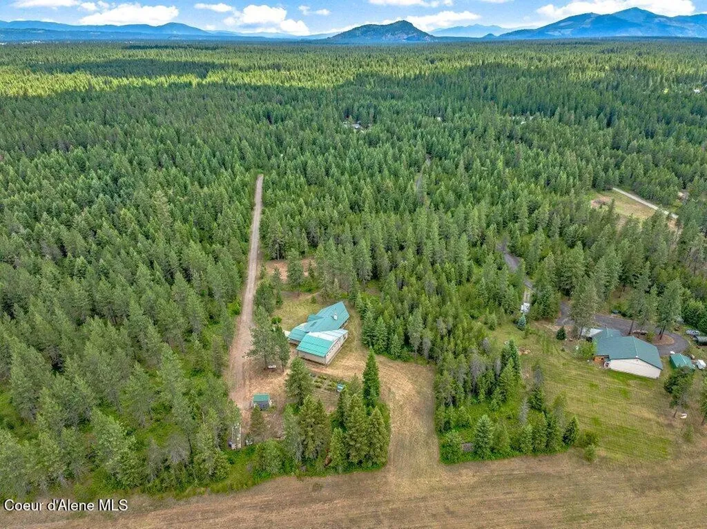 5525 W Coeur Dalene Drive Spirit Lake ID 83869