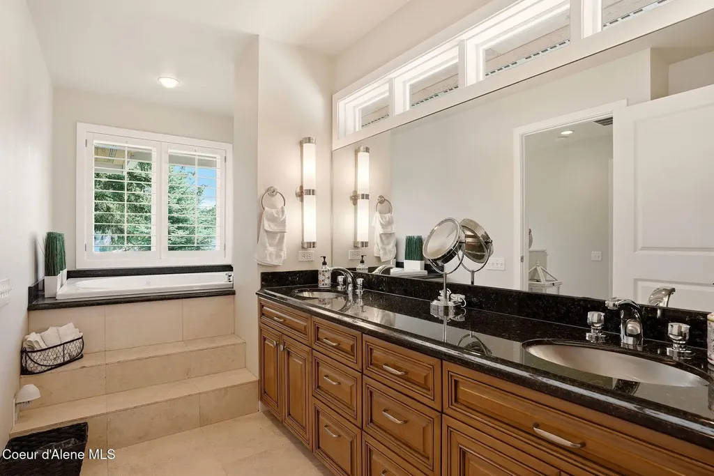 3839 E Bridgeview Drive Harrison ID 83833