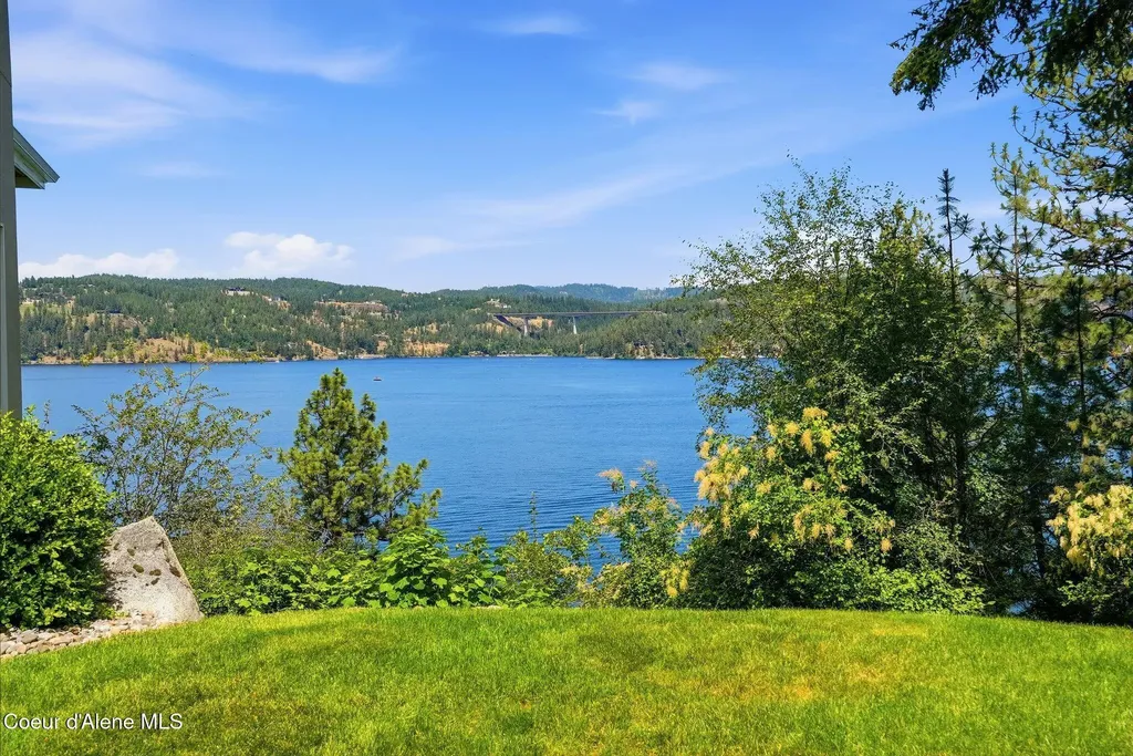 3839 E Bridgeview Drive Harrison ID 83833