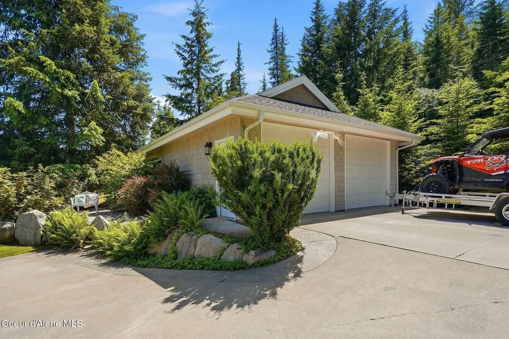 3839 E Bridgeview Drive Harrison ID 83833