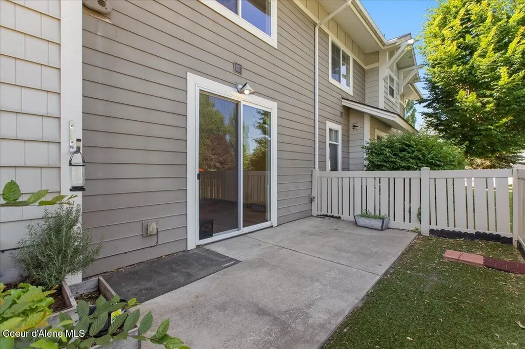 8786 N Avalanche Lane Hayden ID 83835