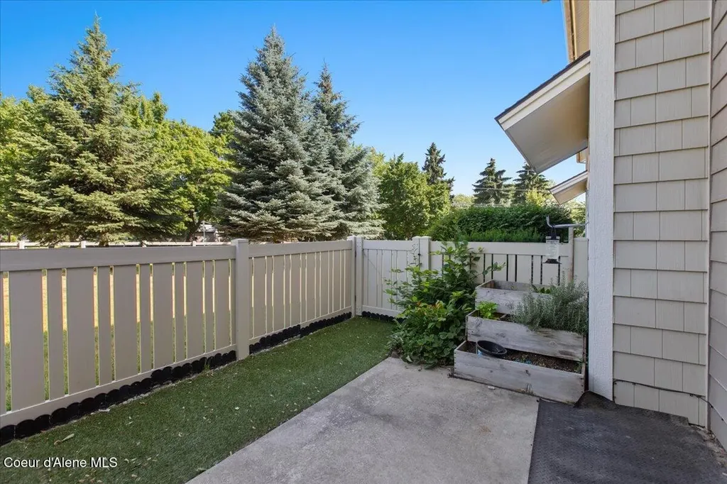 8786 N Avalanche Lane Hayden ID 83835