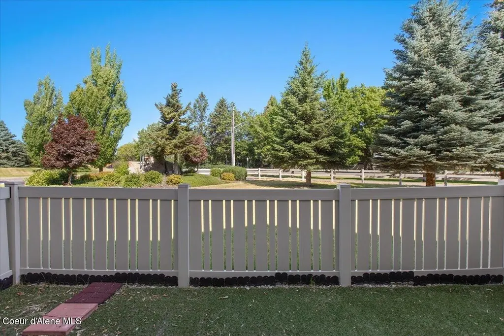 8786 N Avalanche Lane Hayden ID 83835