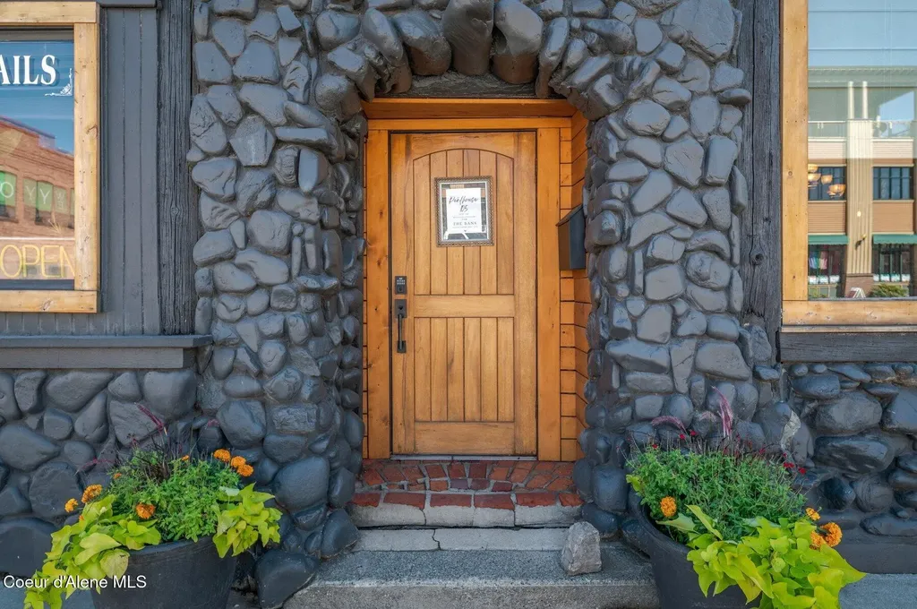 100 & 105 1st Avenue Sandpoint ID 83864