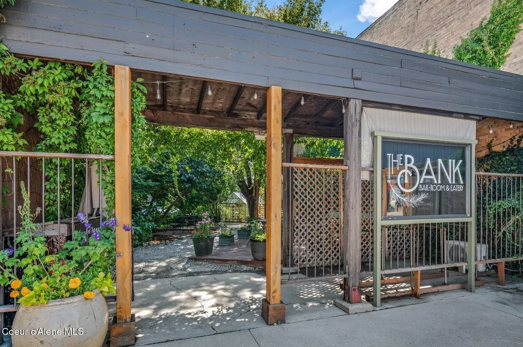 100 & 105 1st Avenue Sandpoint ID 83864